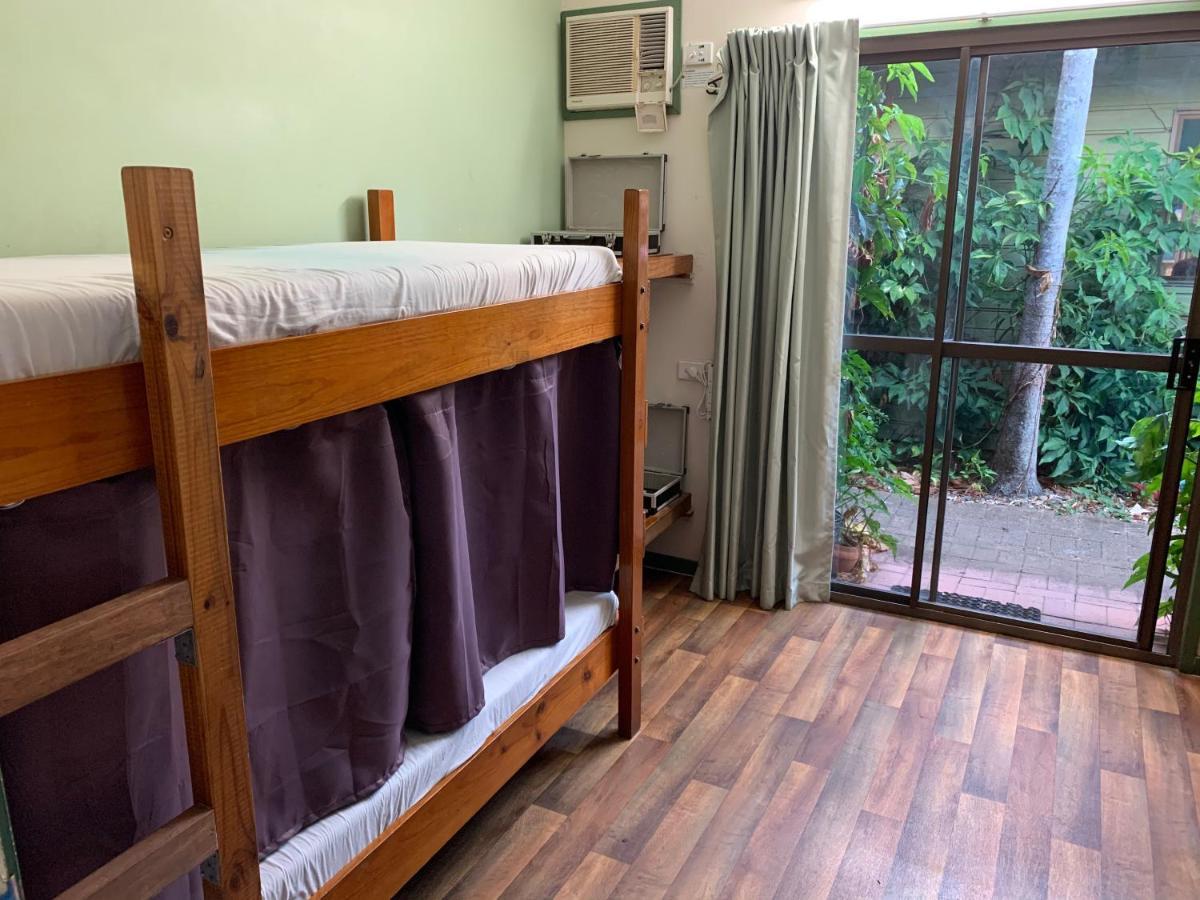 Backpackers By The Bay Hostel Airlie Beach Exterior photo