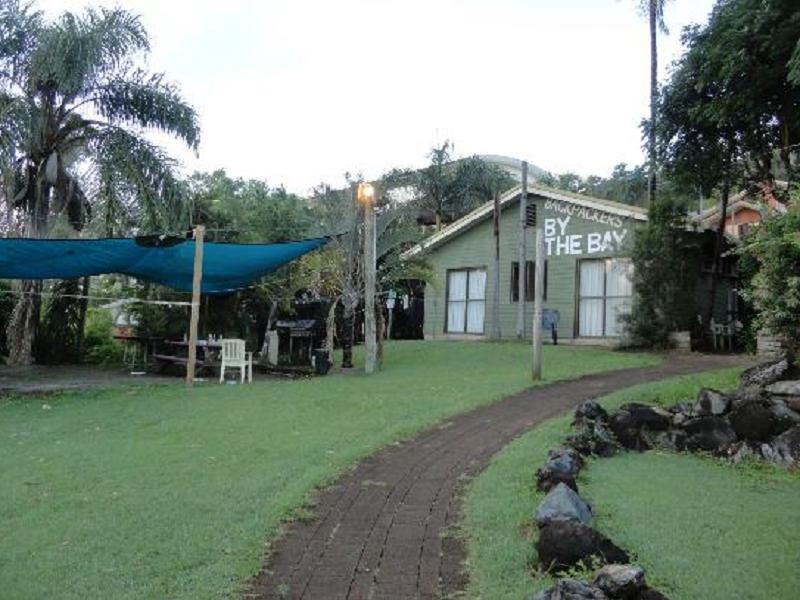 Backpackers By The Bay Hostel Airlie Beach Exterior photo