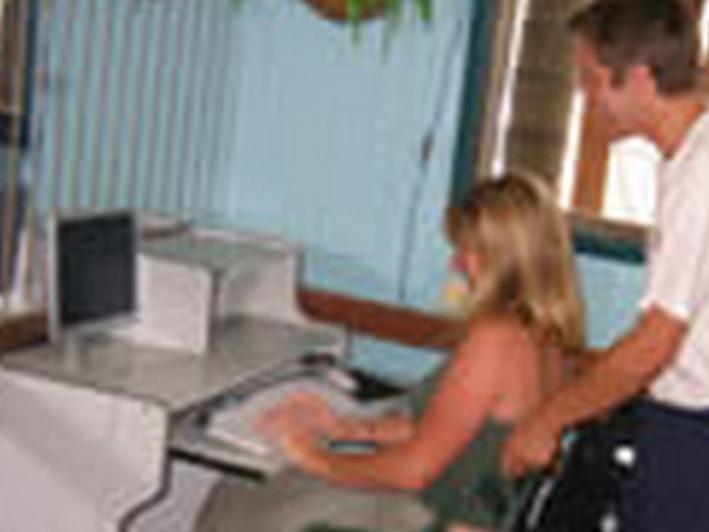 Backpackers By The Bay Hostel Airlie Beach Exterior photo